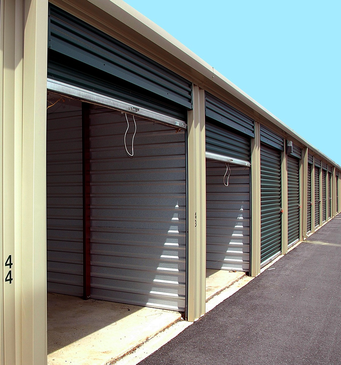 Pros and Cons of Storage Containers for Home Use